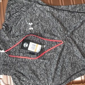 UNDER ARMOUR LIGHT BREATHABLE TOP💕